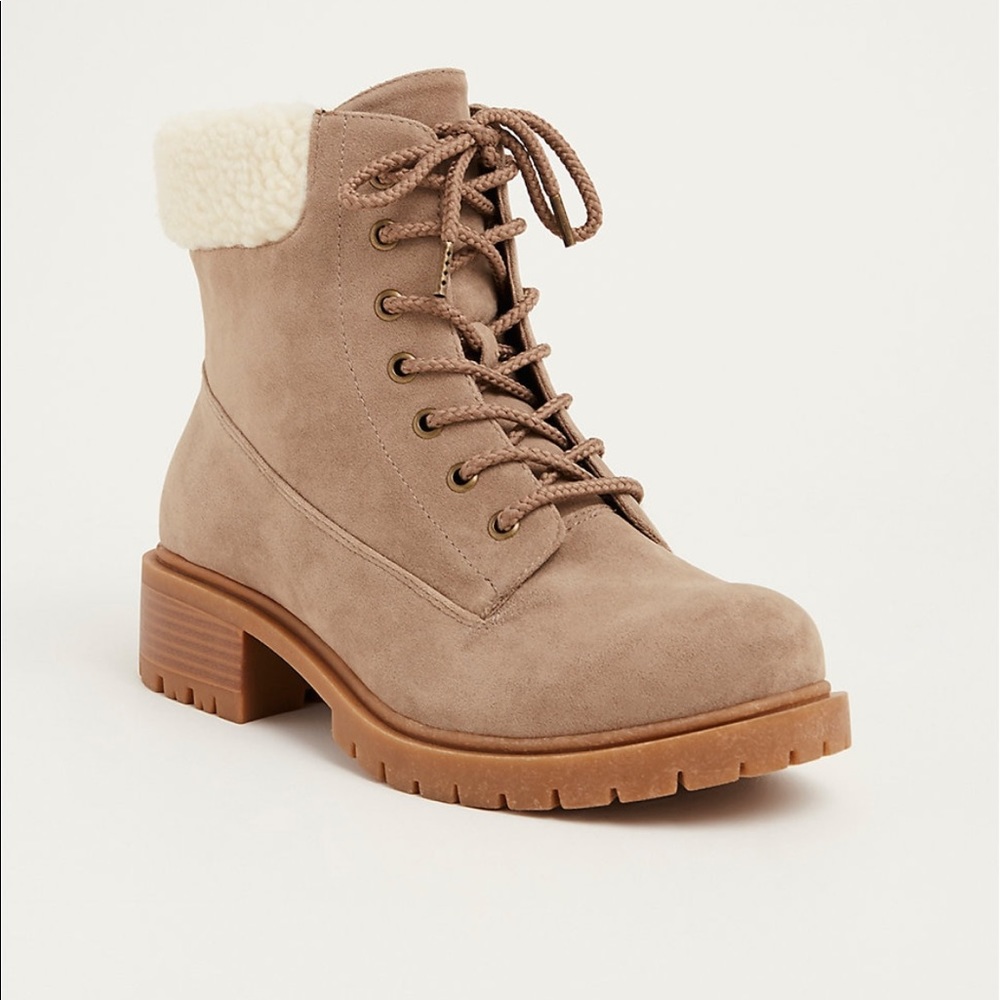 Women knit sweater Hiker boots size 10W